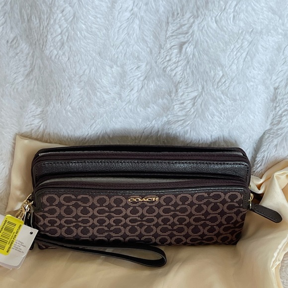 ✅Authentic✅ Coach canvas large mahogany wallet - Picture 2 of 5